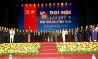 Ban Chấp hành Hội Nhà báo Việt Nam khoá X ra mắt Đại hội lần thứ X, nhiệm kỳ 2015-2020, tháng 8/2015. (Ảnh: Trí Dũng/TTXVN)