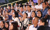 Người dân Vũng Tàu hòa chung không khí sôi động của Hoa hậu Việt Nam 2020