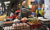 Mặt hàng trứng tại chợ dân sinh ở nhiều chợ của Hà Nội đang bị đội giá cao