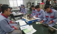 Học viên trường Cao đẳng Cơ điện Hà Nội đang học nghề Ảnh: Hữu Việt
