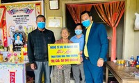 Trao tặng nhà tình thương cho hộ dân ở xã Quế An, huyện Quế Sơn (Quảng Nam) Ảnh: Ủy ban MTTQ Việt Nam huyện Quế Sơn cung cấp