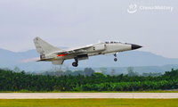 Một máy bay chiến đấu thuộc Chiến khu Nam bộ của quân đội Trung Quốc Ảnh: Chinamil 