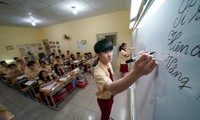 Học sinh Trường THPT Thành Nhân “tăng tốc” ôn thi tốt nghiệp THPT vào buổi tối Ảnh: Phạm Nguyễn