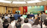 Bộ trưởng Bộ Tài nguyên và Môi trường Trần Hồng Hà chủ trì Hội nghị lấy ý kiến các doanh nghiệp về dự thảo Luật Đất đai sửa đổi Ảnh: Khương Trung