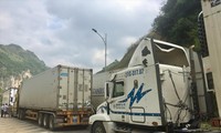 Hàng trăm container hàng nông sản ùn ứ tại cửa khẩu Tân Thanh (Lạng Sơn) Ảnh: Nguyễn Bằng 