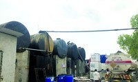 Kho lưu trữ dầu thải tại Công ty Gốm sứ Thanh Hà Ảnh: Quang Lộc