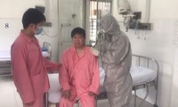 Sau khi điều trị thành công một trường hợp không còn dương tính với virus corona, hiện Bệnh viện Chợ Rẫy (TP Hồ Chí Minh) đang tiếp tục điều trị tích cực cho bệnh nhân còn lại. Ảnh: TTXVN