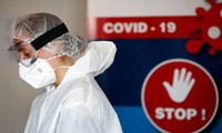 Các nhà chức trách Pháp xác nhận trường hợp đầu tiên của nước này nhiễm biến thể coronavirus mới đã thúc đẩy các biện pháp phong tỏa nghiêm ngặt từ Anh và hạn chế đi lại toàn cầu. Ảnh: AP