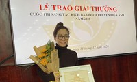  Tác giả Nguyễn Thị Mai Phương, giải Nhì với kịch bản “Thiên Mạc hùng ca”. Ảnh: Kỳ Sơn 