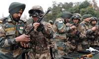 Binh lính Trung Quốc và Ấn Độ tham gia đợt tập trận Tay trong tay 2018 Ảnh: SCMP