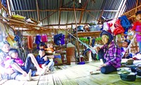 Cảnh sinh hoạt trong gia đình bà Đinh Thị Rem ảnh: Trần Tuấn 