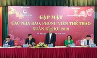 Thứ trưởng Bộ VH-TT&DL, tân chủ tịch VFF Lê Khánh Hải trả lời báo chí trong cuộc gặp mặt chiều 14/1/2019. Ảnh: PT 