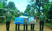 Đoàn Thanh niên Công an tỉnh Đắk Lắk thăm, tặng quà chốt kiểm soát dịch