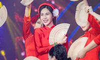 Ca sĩ Thủy Tiên tái xuất sân khấu lại bị anti-fan công kích