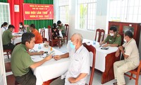 Công an tỉnh An Giang khám bệnh, hớt tóc miễn phí cho người nghèo