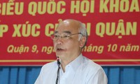 Ông Phan Nguyễn Như Khuê trả lời cử tri