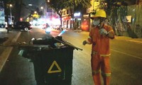 Công nhân vệ sinh TPHCM làm việc xuyên giao thừa giữ đường phố sạch đẹp 