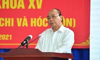 Chủ tịch nước Nguyễn Xuân Phúc trả lời ý kiến các cử tri tại hội nghị tiếp xúc
