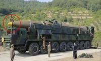 Tên lửa ICBM của Triều Tiên được lắp đặt phần nắp che rỗng màu vàng. Ảnh: Business Insider.