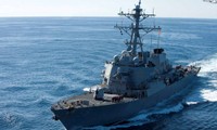 Tàu khu trục tên lửa dẫn đường USS John S. McCain. Ảnh: US Navy.