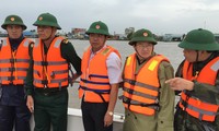 Phó Thủ tướng Trịnh Đình Dũng kiểm tra công tác ứng phó bão tại của biển Sông Đốc (Trần Văn Thời, Cà Mau).