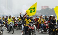 CĐV Sông Lam Nghệ An diễu hành cổ động trước Siêu cúp