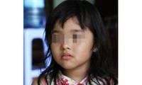 Bé Hà T.N (4 tuổi) sợ hãi kể bị cô giáo ở trường bạo hành 
