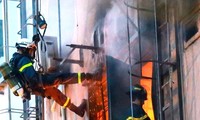 Vụ cháy quán karaoke ở Bình Dương làm chết 32 người: Vì sao phải cứu hỏa đến 24 giờ?