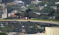 Một máy bay trực thăng Mi-26 bay qua Caracas. Ảnh: AFP