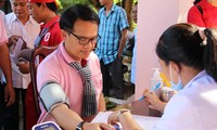 Người đàn ông Thái vượt hàng trăm cây số về vùng sâu hiến máu tình nguyện