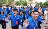 Các đảng viên trẻ tiêu biểu tham dự chương trình tổng kết đợt hoạt động cao điểm "Tuổi trẻ Việt Nam nhớ lời Di chúc theo chân Bác" Ảnh: Như Ý