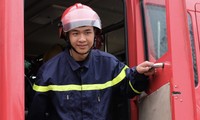 Chiến sĩ trẻ nhường bình dưỡng khí cứu người trong đám cháy