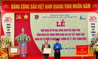 Thừa uỷ quyền của Trung ương Đoàn, tỉnh Đoàn Quảng Bình đã trao tặng Bằng khen cho tập thể Trung tâm DVVL tỉnh Quảng Bình