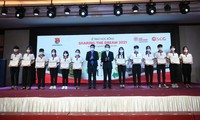 Trao học bổng SCG Sharing The Dream 2021 cho sinh viên khó khăn tỉnh Quảng Bình.