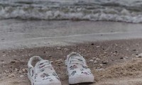Những bàn chân người, phần lớn nằm nguyên trong giày thể thao trôi dạt vào bờ biển Salish từng khiến nhiều người băn khoăn, đặt câu hỏi.