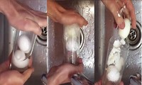 Cách bóc một quả trứng luộc trong 30 giây