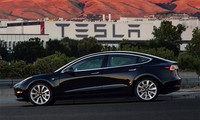 Tesla tạm ngừng sản xuất Model 3 để giải quyết bế tắc