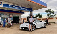 T.A.Q đưa siêu xe Lamborghini Huracan đi đổ xăng khi mới mua về