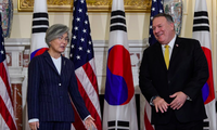 Bà Kang Kyung-wha trong cuộc gặp ông Pompeo ngày 9/11ảnh: Reuters