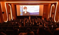 Mỹ nam phim đam mỹ Thái Lan Nanon &quot;đốn tim&quot; fan Việt trong buổi họp fan trực tuyến