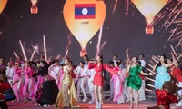 Dương Hoàng Yến, Uyên Linh, Văn Mai Hương hòa giọng tại lễ Bế mạc SEA Games 31