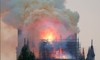 Đám cháy dữ dội tại nhà thờ Đức Bà Paris đang thu hút sự chú ý của cả thế giới.