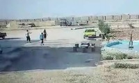 Hình ảnh video cho thấy nhiều tù binh IS vượt ngục.