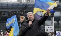 Cựu Tổng thống Ukraine Poroshenko về nước hầu tòa 
