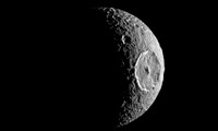 Mặt trăng của sao Thổ che giấu một đại dương bí mật dưới lòng đất 