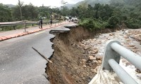 Đường Hồ Chí Minh qua các tỉnh miền Trung, Tây Nguyên liên tục sạt lở do mưa lũ.