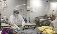 Điều trị cho bệnh nhân nặng tại BV Bạch Mai. Ảnh: Bệnh viện cung cấp