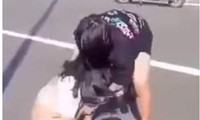 Hình ảnh nữ sinh bị đánh, lột đồ trên cầu gây phẫn nộ. Ảnh cắt từ Clip
