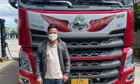 Tài xế cùng chiếc xe tang vật gây tai nạn  c h ế t người tại Kon Tum bị phát hiện bắt giữ khi chạy đến địa phận tỉnh Quảng Nam. Ảnh CA