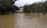 Mưa lũ làm nhiều trường học tại TT-Huế bị ngập sâu, khiến hơn 1.000 học sinh phải nghỉ học trong ngày 10/12